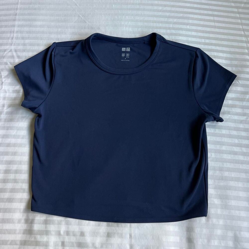Uniqlo Women's Navy and Blue Crop-top